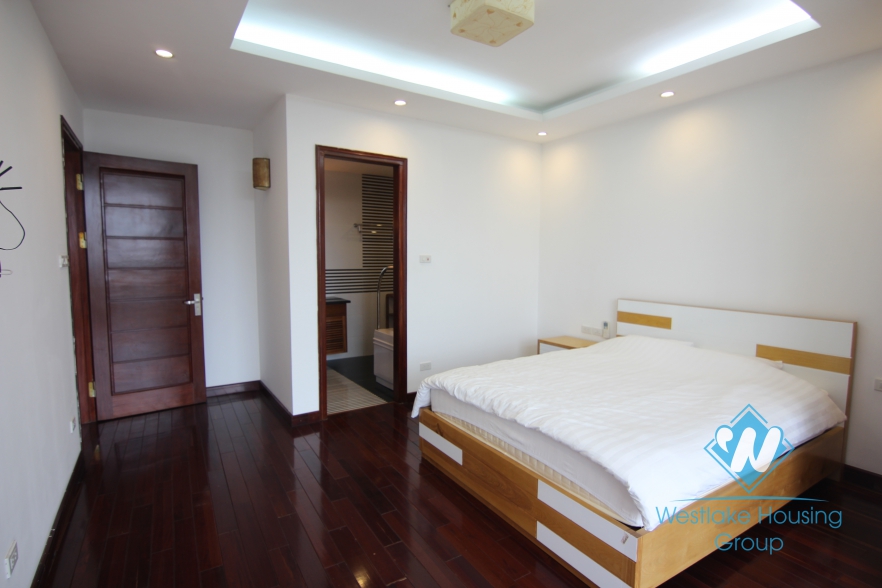 03 bedrooms apartment for rent in Xuan Dieu st, Tay Ho district 